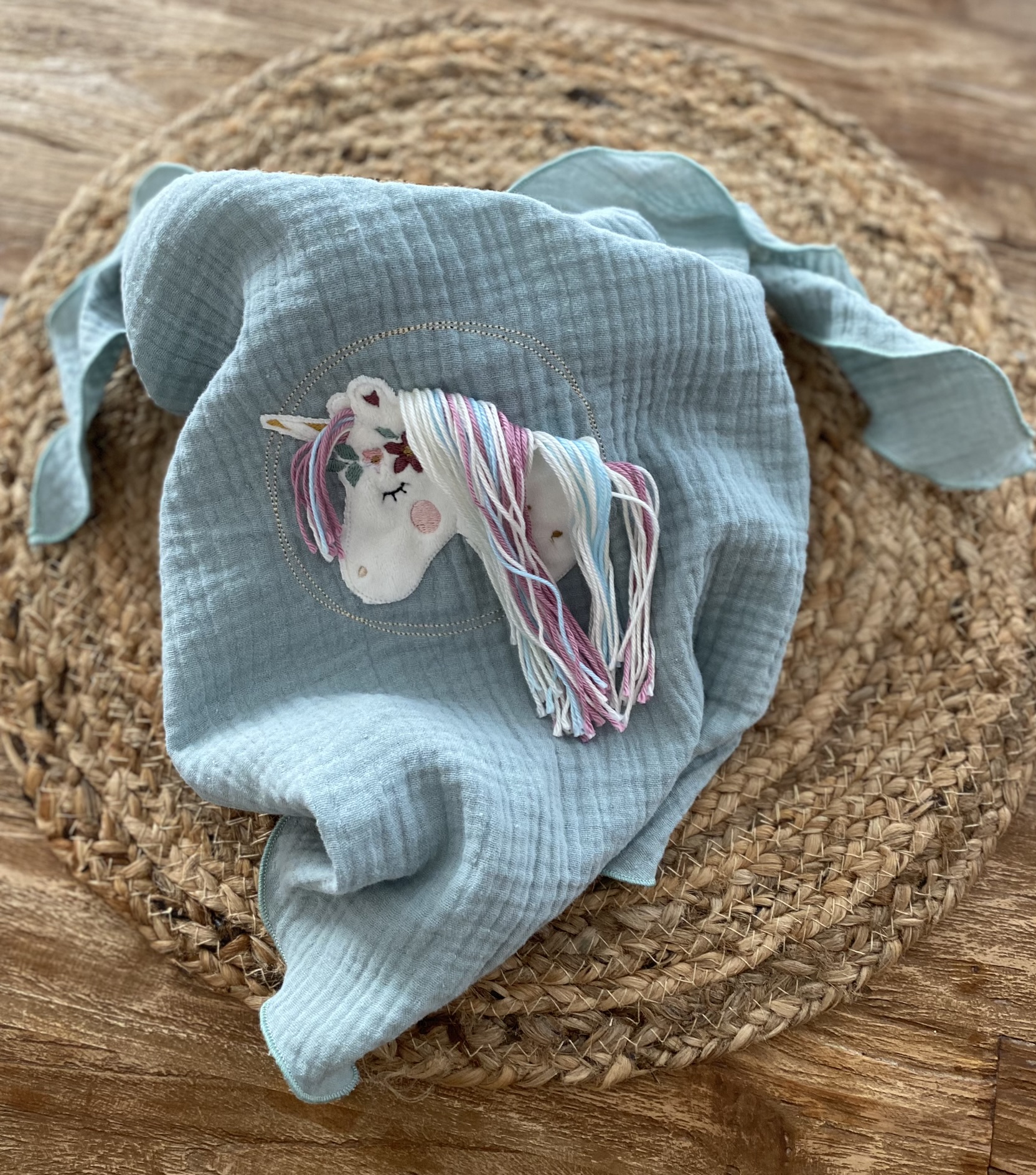 Dreieckstuch in mint mit Einhorn Motiv